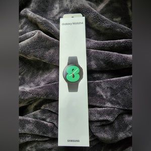 NWT Samsung Galaxy Watch4 Black 40mm case strap size. LTE Bluetooth Wi-Fi GPS